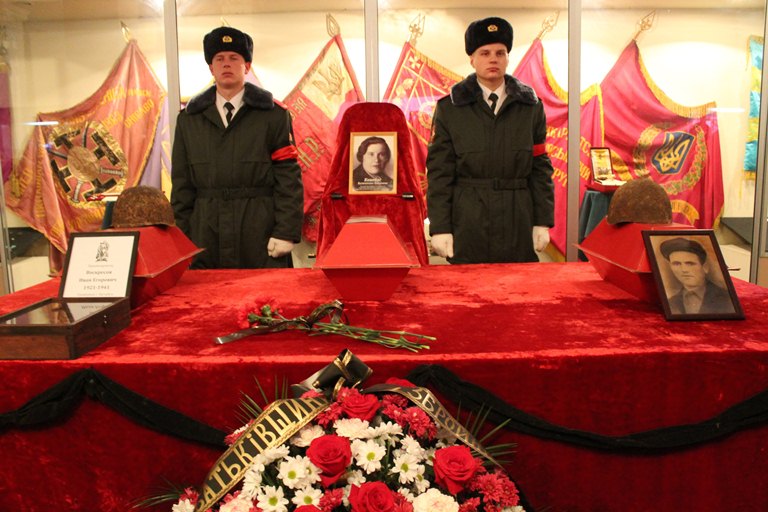 Передача решток загиблих в роки Другої світової війни бійців армії СРСР